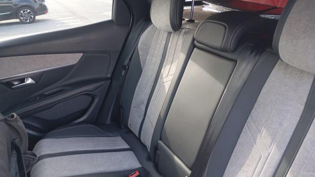 Peugeot 3008 image 3