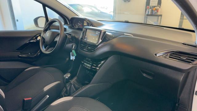 Peugeot 208 image 7