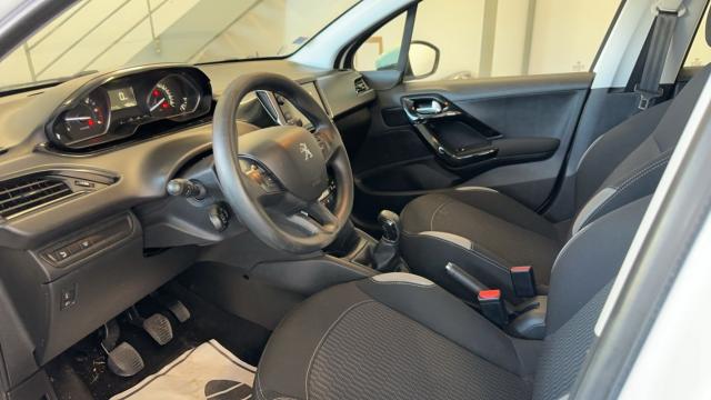 Peugeot 208 image 9