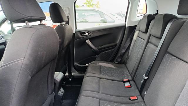 Peugeot 2008 image 3