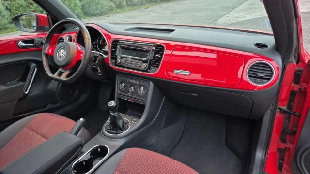 Volkswagen New Beetle image 2