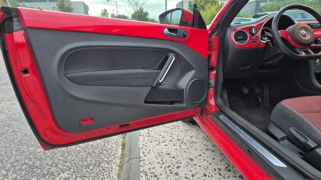 Volkswagen New Beetle image 9