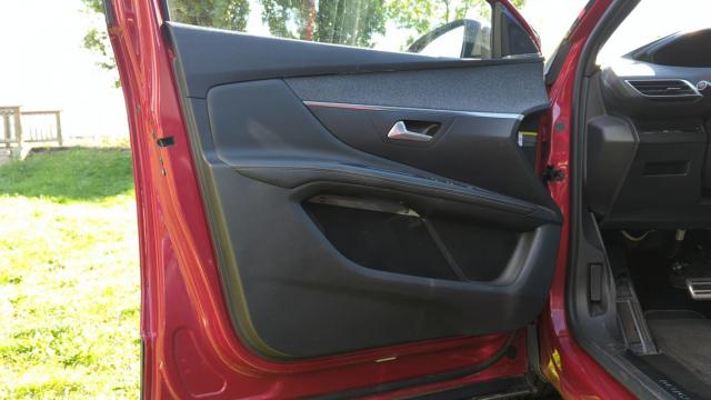 Peugeot 3008 image 2