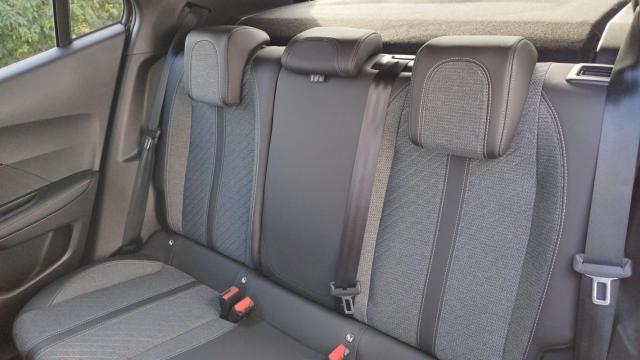 Peugeot 2008 image 8