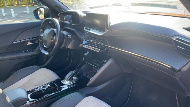 Peugeot 2008 image 2