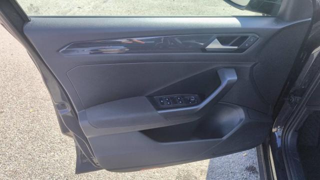 Volkswagen T-Roc image 5