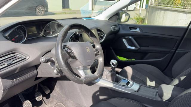 Peugeot 308 image 1