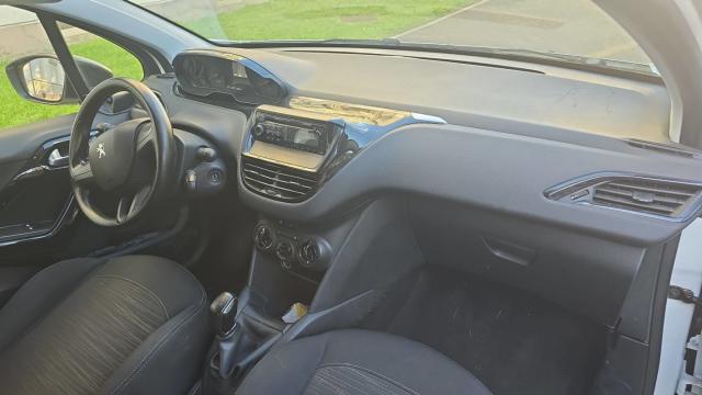 Peugeot 208 image 2