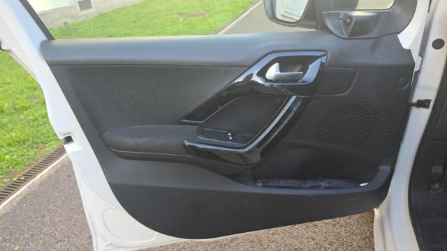 Peugeot 208 image 4