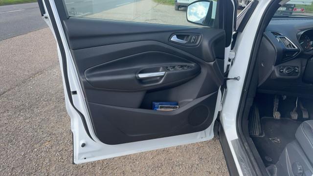 Ford Kuga image 6