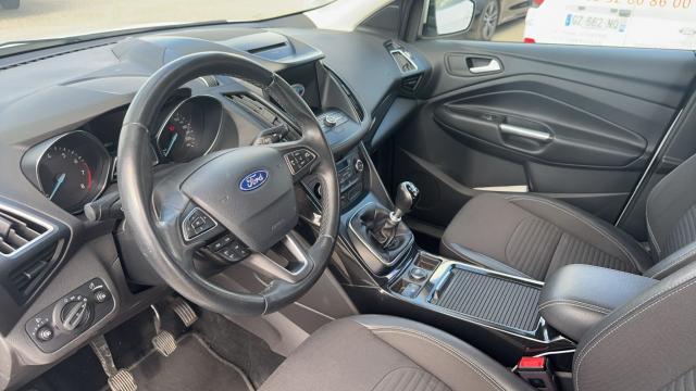 Ford Kuga image 7