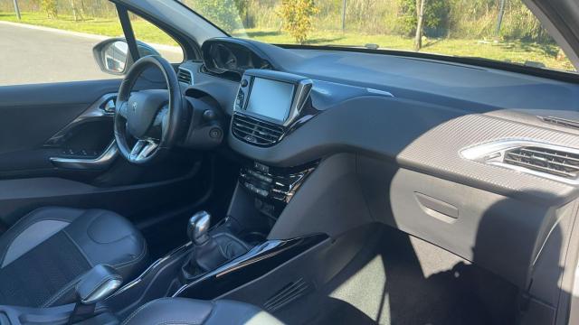 Peugeot 2008 image 8