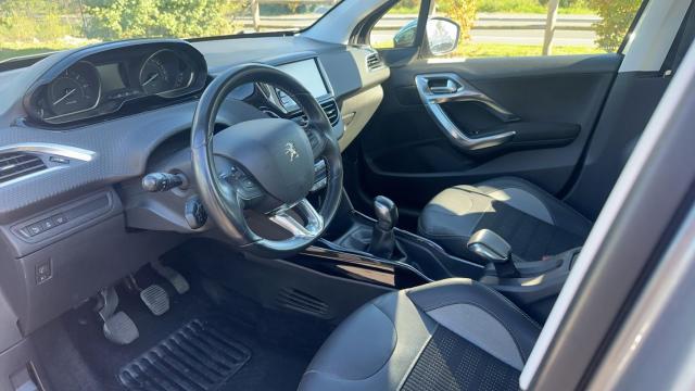 Peugeot 2008 image 3