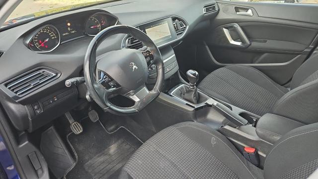 Peugeot 308 image 2