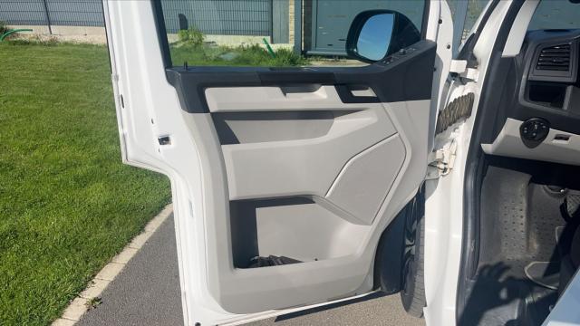 Volkswagen Transporter image 2