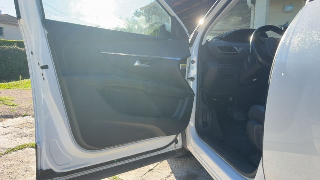 Peugeot 3008 image 8