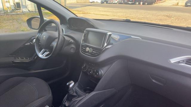 Peugeot 208 image 4