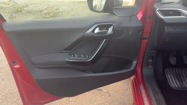 Peugeot 208 image 5