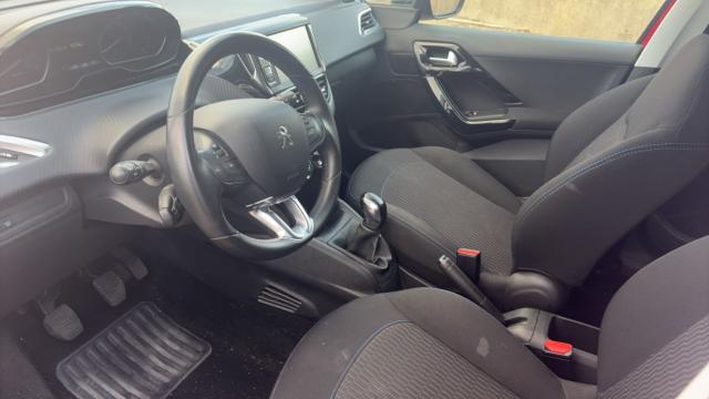 Peugeot 208 image 1