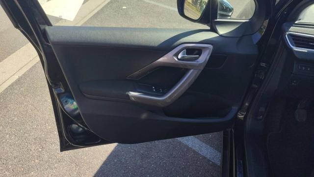 Peugeot 2008 image 8
