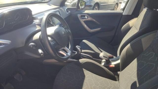 Peugeot 2008 image 6