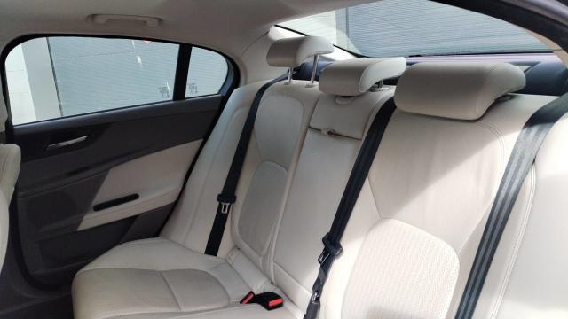 Jaguar Xe image 8