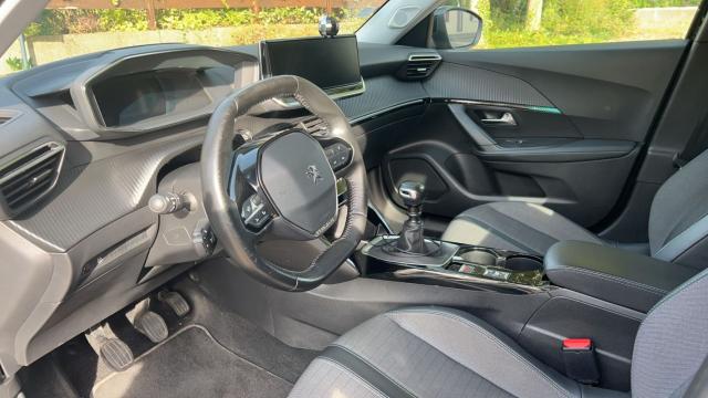 Peugeot 2008 image 8