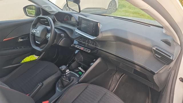 Peugeot 208 image 8