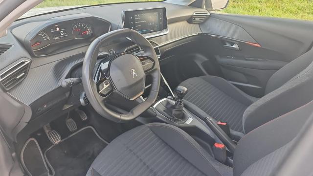 Peugeot 208 image 6