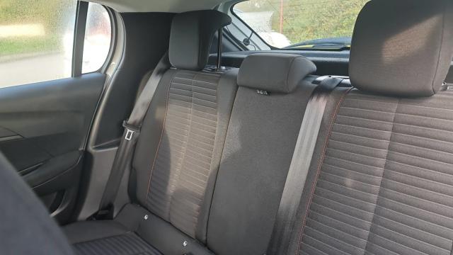 Peugeot 208 image 9