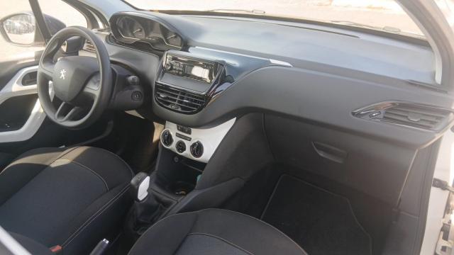 Peugeot 208 image 3