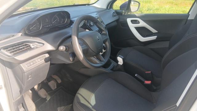 Peugeot 208 image 9