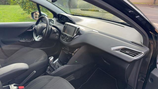 Peugeot 208 image 7
