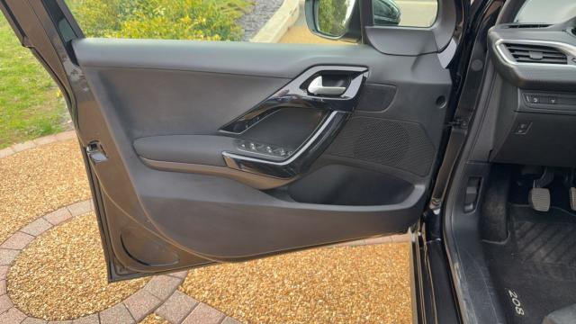Peugeot 208 image 4