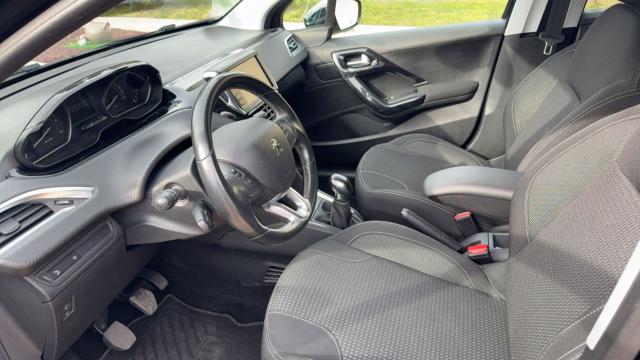 Peugeot 208 image 6