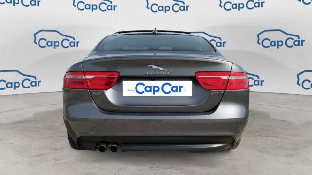 Jaguar Xe image 2