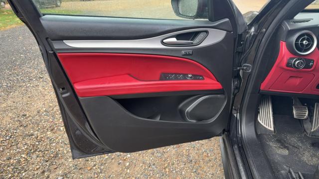 Alfa Romeo Stelvio image 8