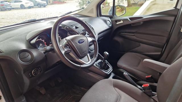 Ford Transit Courier image 1