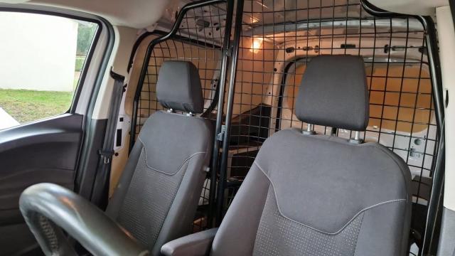 Ford Transit Courier image 7