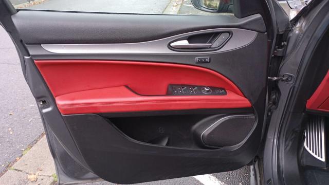 Alfa Romeo Stelvio image 1
