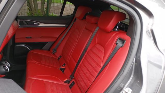 Alfa Romeo Stelvio image 6