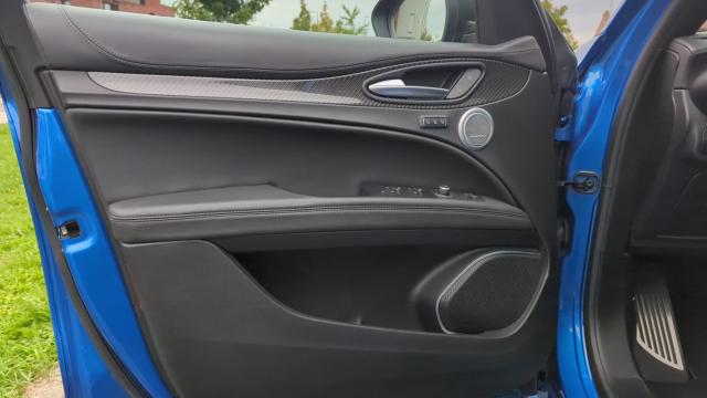 Alfa Romeo Stelvio image 6