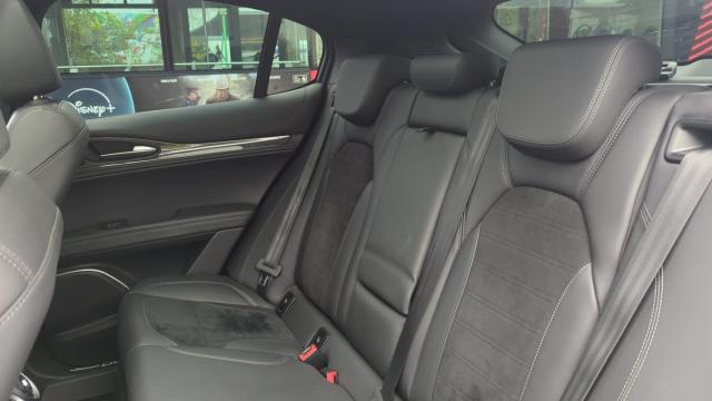 Alfa Romeo Stelvio image 9
