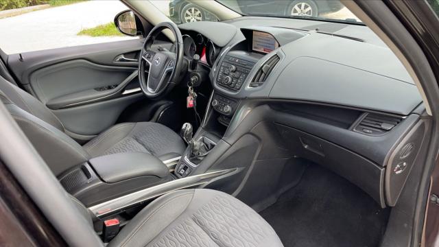 Opel Zafira Tourer image 1