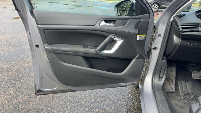 Peugeot 308 image 1