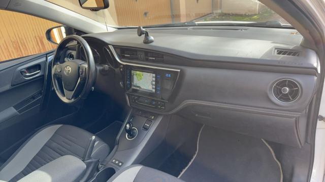 Toyota Auris image 3