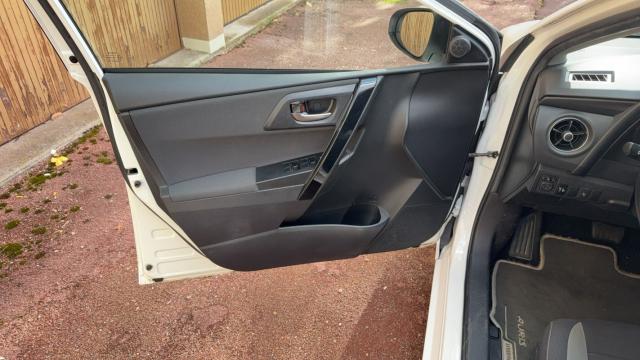 Toyota Auris image 1