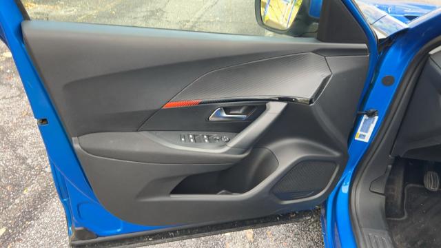 Peugeot 2008 image 8