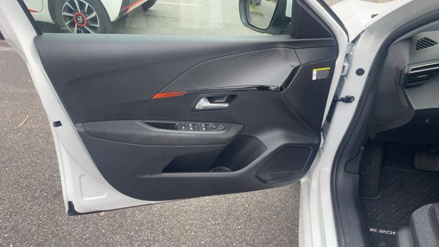 Peugeot 208 image 5