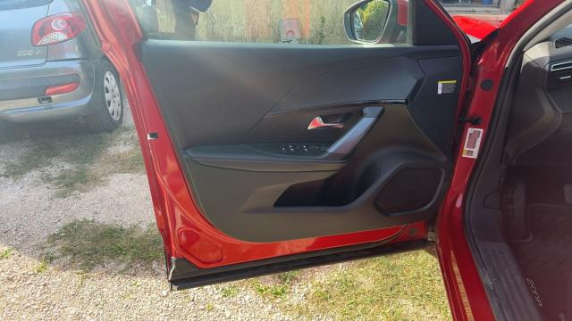 Peugeot 2008 image 1